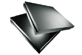 Panneau isolant en mousse rigide EPS modifiée au graphite, composé à 100 % de matières premières secondaires suisses. Finition des bords sur tout le pourtour avec rainure à gradins. Convient comme isolation thermique pour les toits plats.