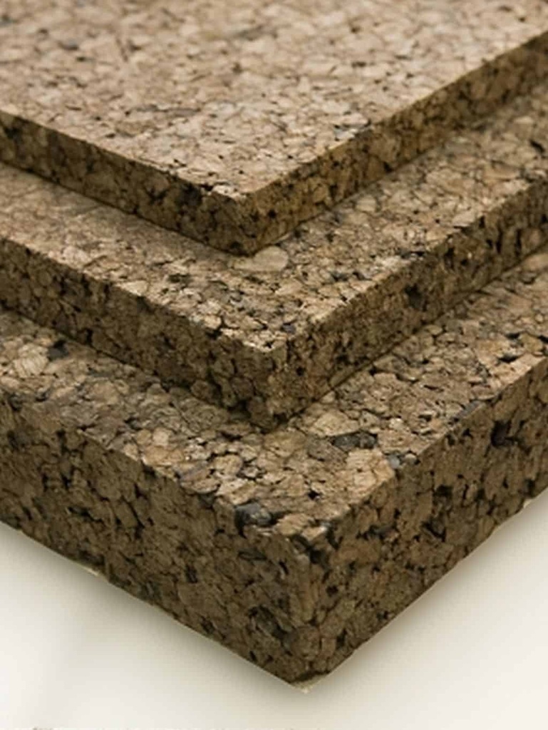 Le système d’isolation HAGA Bio-Korit® est utilisé dans les constructions anciennes et nouvelles. Contrairement aux autres produits, HAGA Bio-Korit® est un produit 100% naturel.
L’utilisation d’additifs synthétiques est totalement exclue. Le système se compose de panneaux isolants fabriqués à partir de liège et de colle, de mortier et d’enduit naturel purement minéraux.
Le système d’isolation HAGA assure une gestion optimale de l’humidité avec une excellente valeur d’isolation, totalement exempte de substances potentiellement nocives.