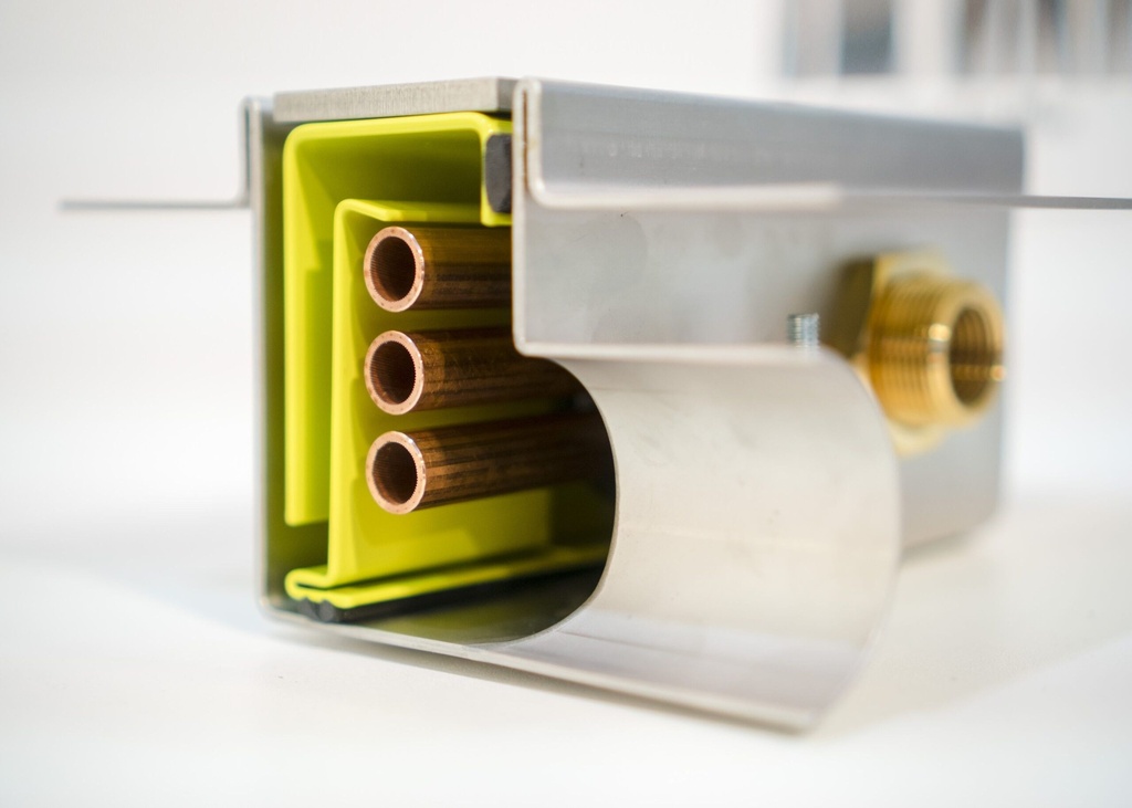 Au lieu de laisser se perdre la précieuse énergie thermique de l’eau de la douche, le caniveau de douche Joulia récupère cette énergie et offre une expérience de douche durable avec un niveau de confort maximal. La rigole de douche Joulia-Inline est raccordé directement à la  conduite d’eau froide. Grâce à la RC intégrée, la chaleur de l’eau chaude consommée réchauffe l’eau froide propre. La consommation d’eau chaude au niveau du mélangeur diminue de ce fait, ce qui permet de réaliser d’importantes économies d’énergie, de CO2 et d’argent.
