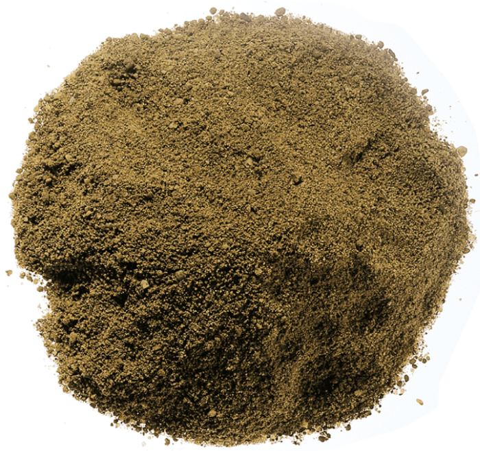 L’enduit d'argile de finition fin 06 contient les fibres et les sables les plus fins. Cet enduit est particulièrement facile à mettre en œuvre à la main ou à la machine sur des enduits de base CLAYTEC, des panneaux de construction en terre et d’autres surfaces suffisamment planes en matériaux de construction appropriés. L’épaisseur de l’application est de 2-3 mm. Le matériau est également utilisé comme base pour l'enduit de finition YOSIMA, en règle générale, il est simplement peint avec le système de peinture de terre Clayfix. Les impacts environnementaux se rapportent au matériau sec (procédé de dosage à sec).