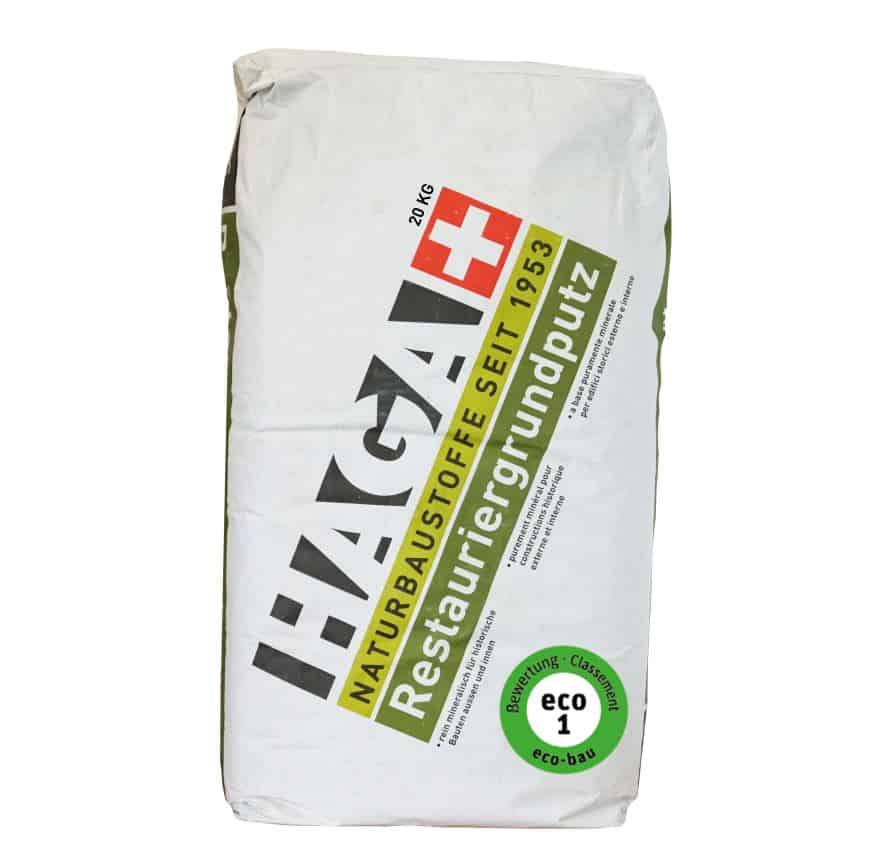 HAGA Kalk Universalspachtel est un mélange de mortier sec purement minéral, de conception biologique, composé de poudre de calcaire et de sable calcaire jusqu’à 0,1 mm. Le liant de haute qualité, l’hydrate de chaux blanche, associé à des additifs naturels de cellulose, donne une couche d’enduit particulière, sans tension et hautement respirante. HAGA Kalk Universalspachtel est également très apprécié comme enduit de réparation dans tout l’intérieur en raison de sa facilité d’application.