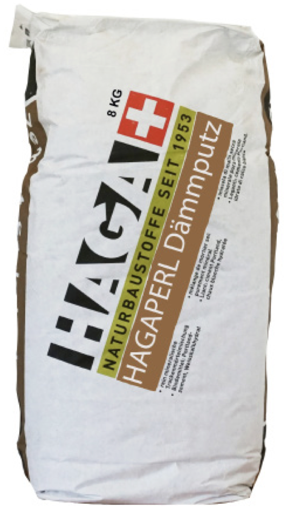 HAGAPERL Dämmputz est un enduit d'isolation et de déshumidification de conception minérale. Les liants sont l'hydrate de chaux blanche, le ciment et la chaux hydraulique. L'enduit isolant HAGAPERL est extrêmement léger et poreux grâce à d'agrégats légers de perlite expansée. L'enduit isolant HAGAPERL est thermiquement isolant, incombustible, hautement respirant et donc l'enduit d'isolation et de déshumidification idéal pour les façades et les murs intérieurs du point de vue de la physique du bâtiment.