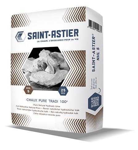La chaux hydraulique naturelle de Saint-Astier® possède des propriétés minéralogiques exceptionnelles, inchangées depuis le début de l’exploitation de la carrière souterraine. Pureté naturelle : aucun additif n’est ajouté lors de la fabrication des chaux hydrauliques naturelles pures de Saint-Astier®. Une double prise : Les chaux de Saint-Astier® sont à la fois hydrauliques (prise au contact de l’eau) et carbonisantes (durcissement au contact de l’air). Domaines d'application du NHL 5: Le béton de chaux est non structurel et traditionnellement réalisé pour la réalisation de dallage, constitué de chaux NHL 5 (15 à 20 %) et d’agrégats 0/16 mm. Recette: 350 kg de chaux / 1 m3 / 1300 kg d'aggrégats (sable / gravier). Cette technique s'applique plus spécifiquement à des travaux de restauration de bâtiments anciens ou à la construction de bâtiments à caractère écologique. La carbonatation de la dalle de chaux dans le temps interdit la mise en place d’armatures métalliques ou de ferraillage.