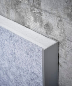 Le panneau d’isolation acoustique EchoCoustic est un revêtement de paroi de 25 mm d'épaisseur, composé de 3 couches. Le panneau est entièrement recyclable et fabriqué à partir de 50 % de plastique PET recyclé. Convient aussi bien aux parois intérieures qu'extérieures. Fixation à l'aide d'une colle spéciale.