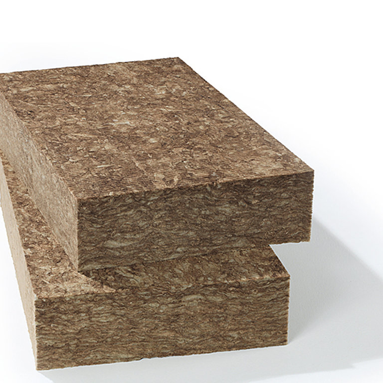La laine de roche est un matériau de construction très répandu, principalement utilisé pour l'isolation thermique. Les produits isolants Flumroc contribuent à la réalisation de bâtiments économes en énergie et résistants au feu, offrant une bonne isolation acoustique et un climat intérieur confortable. La laine de roche est disponible en différentes densités et conductivités thermiques et peut être utilisée dans tous les domaines du bâtiment,des toitures aux combles, en passant par les murs, les planchers, les fondations, ainsi que pour les solutions de protection contre l'incendie et les systèmes de chauffage, de ventilation et de climatisation.