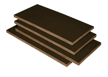Panneau isolant de façade en laine minérale, fabriqué avec ECOSE® Technology, un liant sans formaldéhyde à base de matières premières essentiellement naturelles et organiques, revêtu sur une face d’un voile de verre noir, hydrofuge sur toute la longueur.