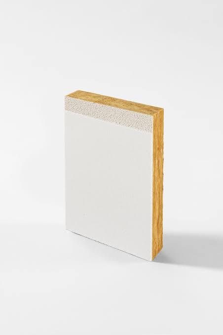 Le système acoustique homogène BASWA DTG Prime Base absorbe le son afin de réduire le temps de réverbération dans un espace. Le système BASWA DTG est constitué de panneaux du système BASWA DTG fixés à une sous-structure en grille de plaques de plâtre à l'aide d'un adhésif approuvé, d'une couche de BASWA Prime microporeux et d'une finition appliquée à la taloche de BASWA Base microporeux. Pour obtenir une absorption des sons à haute fréquence, l'énergie des ondes sonores traverse la surface finie microporeuse, pénètre dans le support en laine minérale du panneau du système BASWA DTG et est transformée en énergie thermique. L'absorption des sons à basse fréquence est obtenue lorsque l'énergie sonore fait vibrer diaphragmiquement la surface finie microporeuse, transformant l'énergie sonore en énergie thermique.